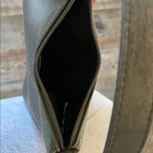 Cabrelli Canada | Small Silver Shimmer Evening  Bag - Picture 2 of 3